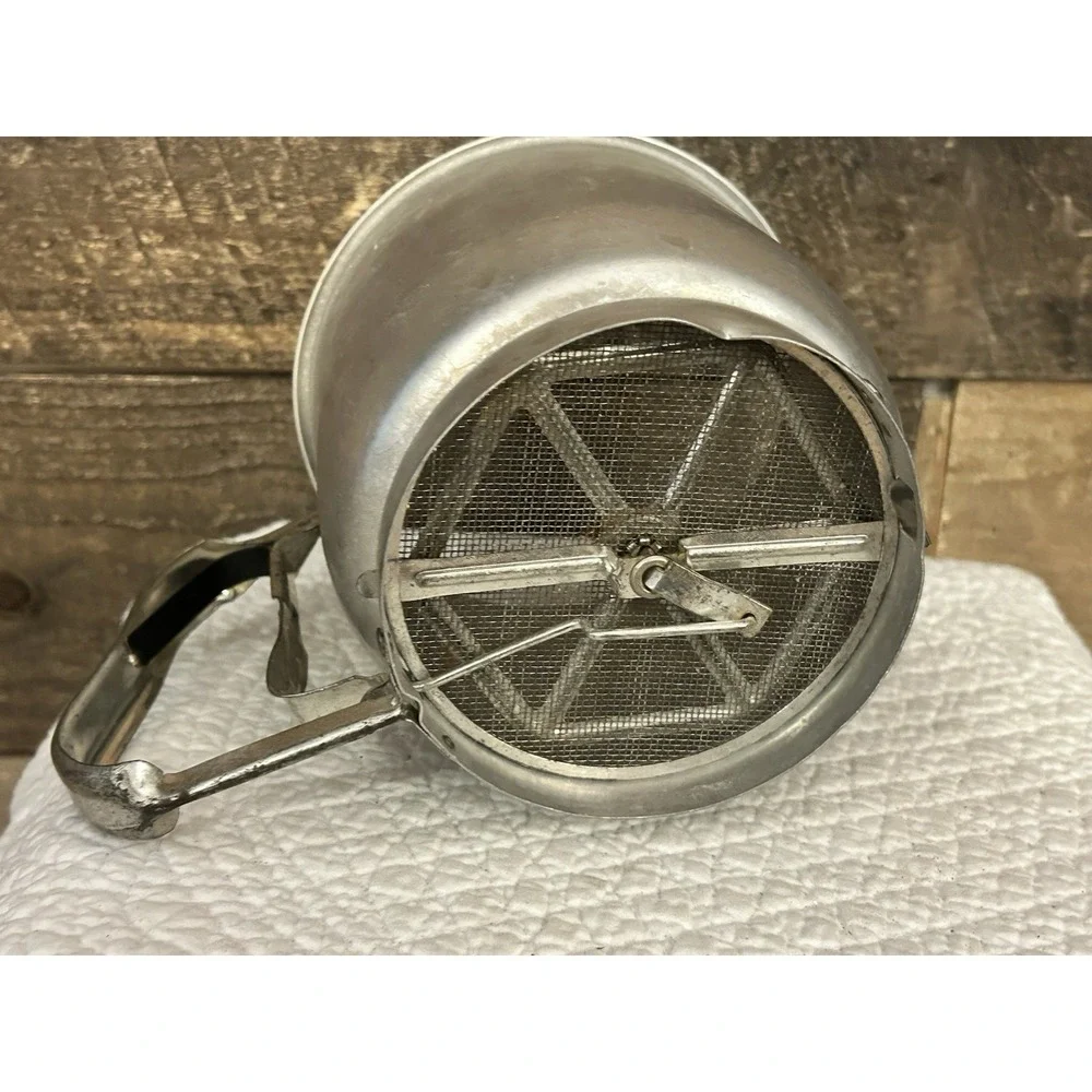 Vintage Foley 5 Cup Sifter ~ Aluminum with Action Handle Made‎ in USA